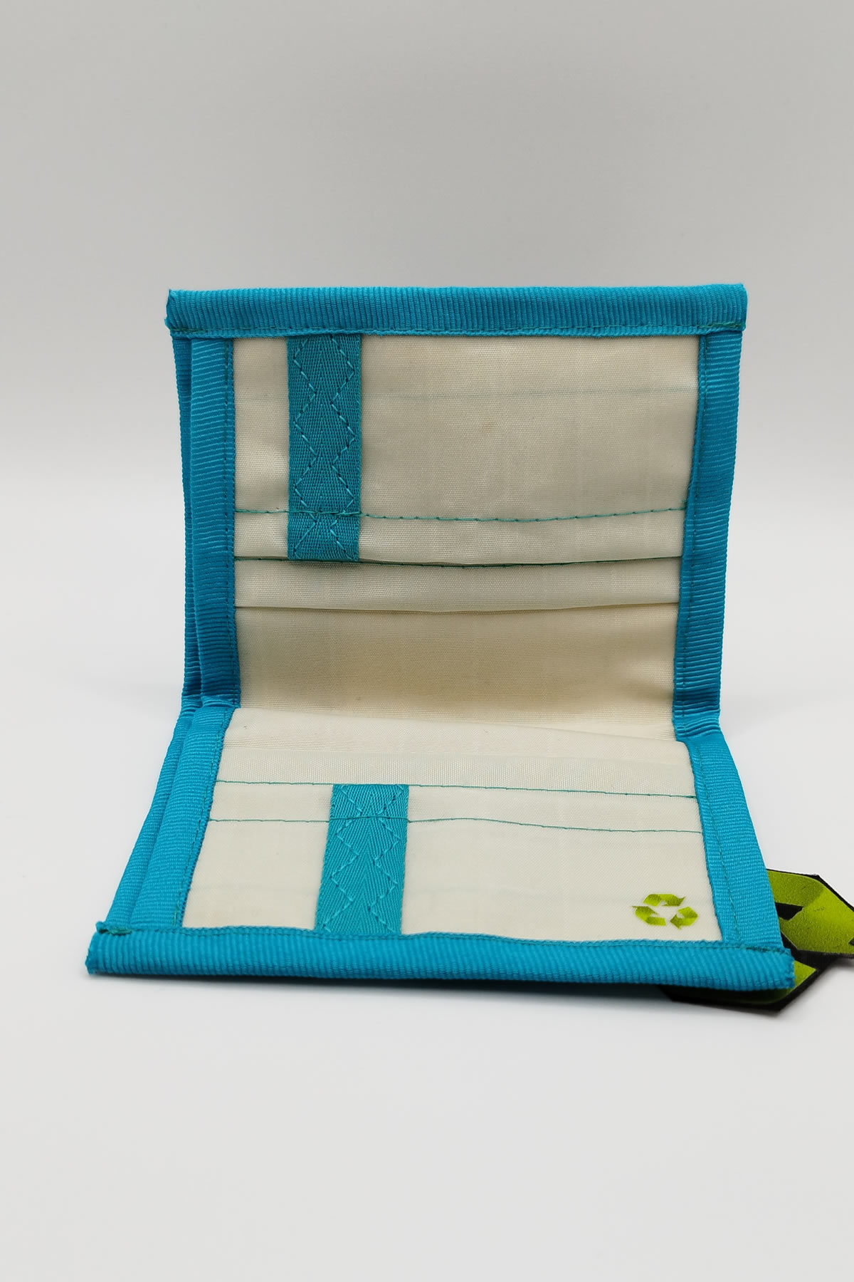 CARTERA-GOMA-CREMA-AZUL-2