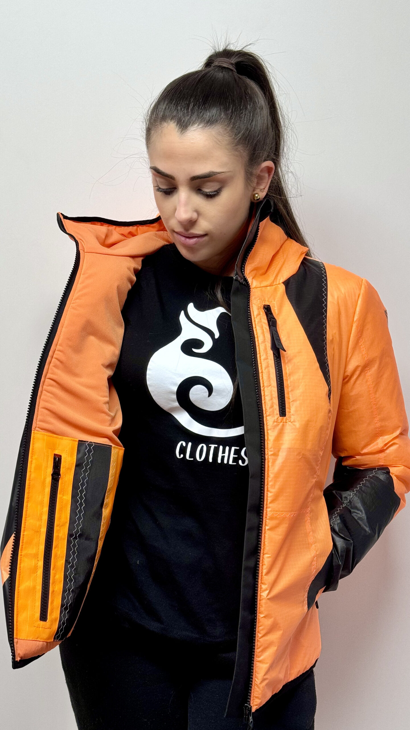 CHAQUETA NARANJA. (2)